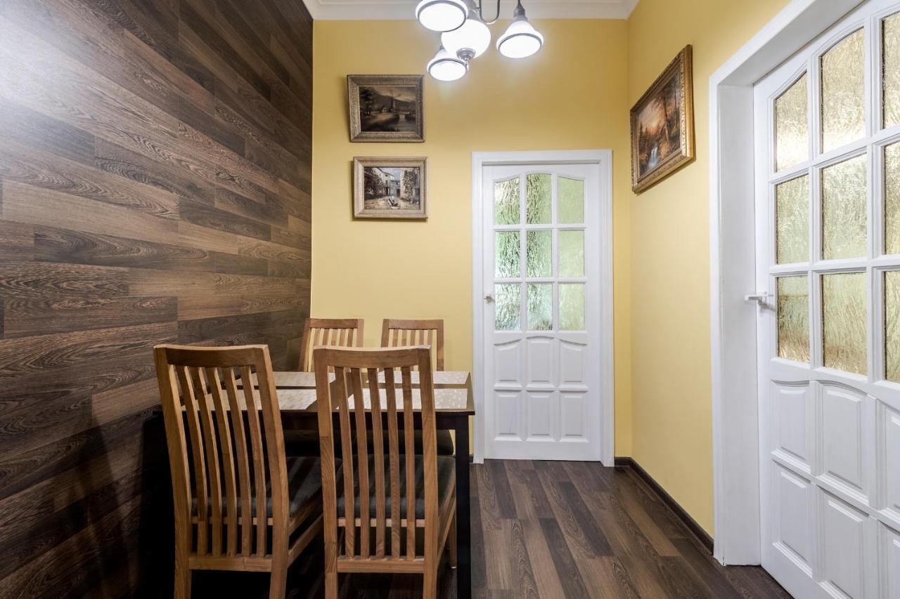 Modern Chaikovskogo Apartment Lviv Bagian luar foto